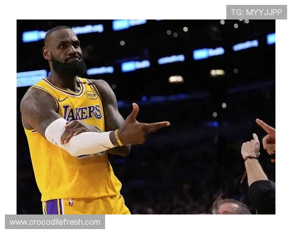 湖人首战胜火箭 詹姆斯三双肯纳德全中